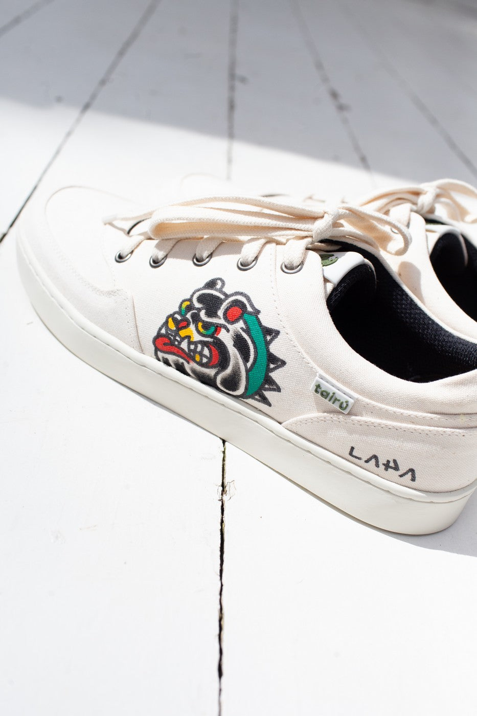 Tênis Collab Cidades Invisíveis + Tairú