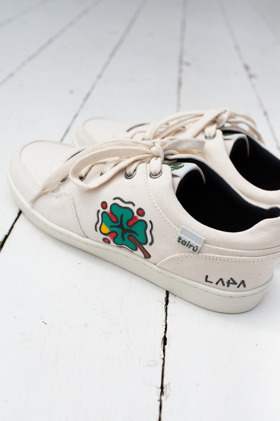 Tênis Collab Cidades Invisíveis + Tairú