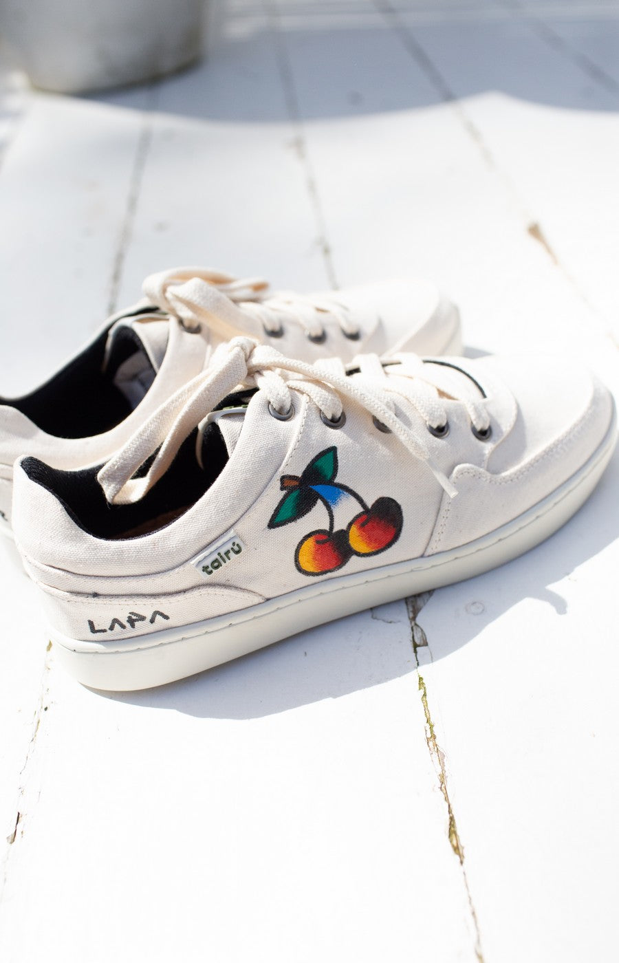 Tênis Collab Cidades Invisíveis + Tairú