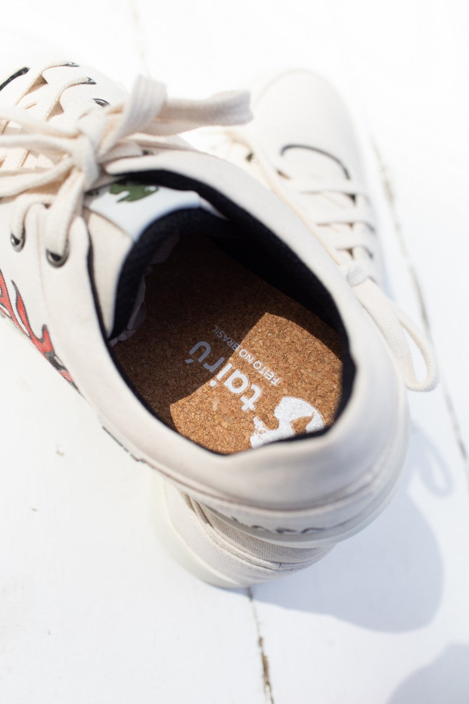 Tênis Collab Cidades Invisíveis + Tairú