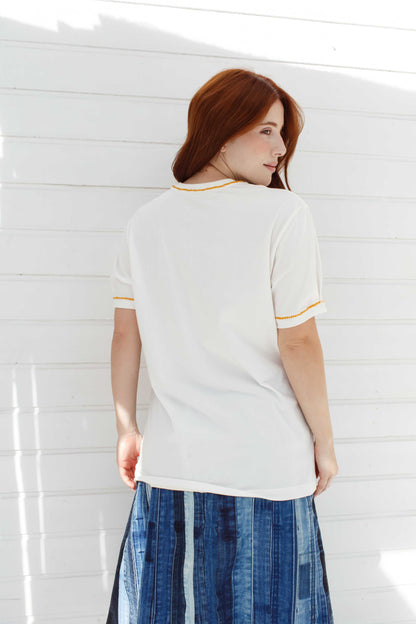 Camiseta flores - bordada