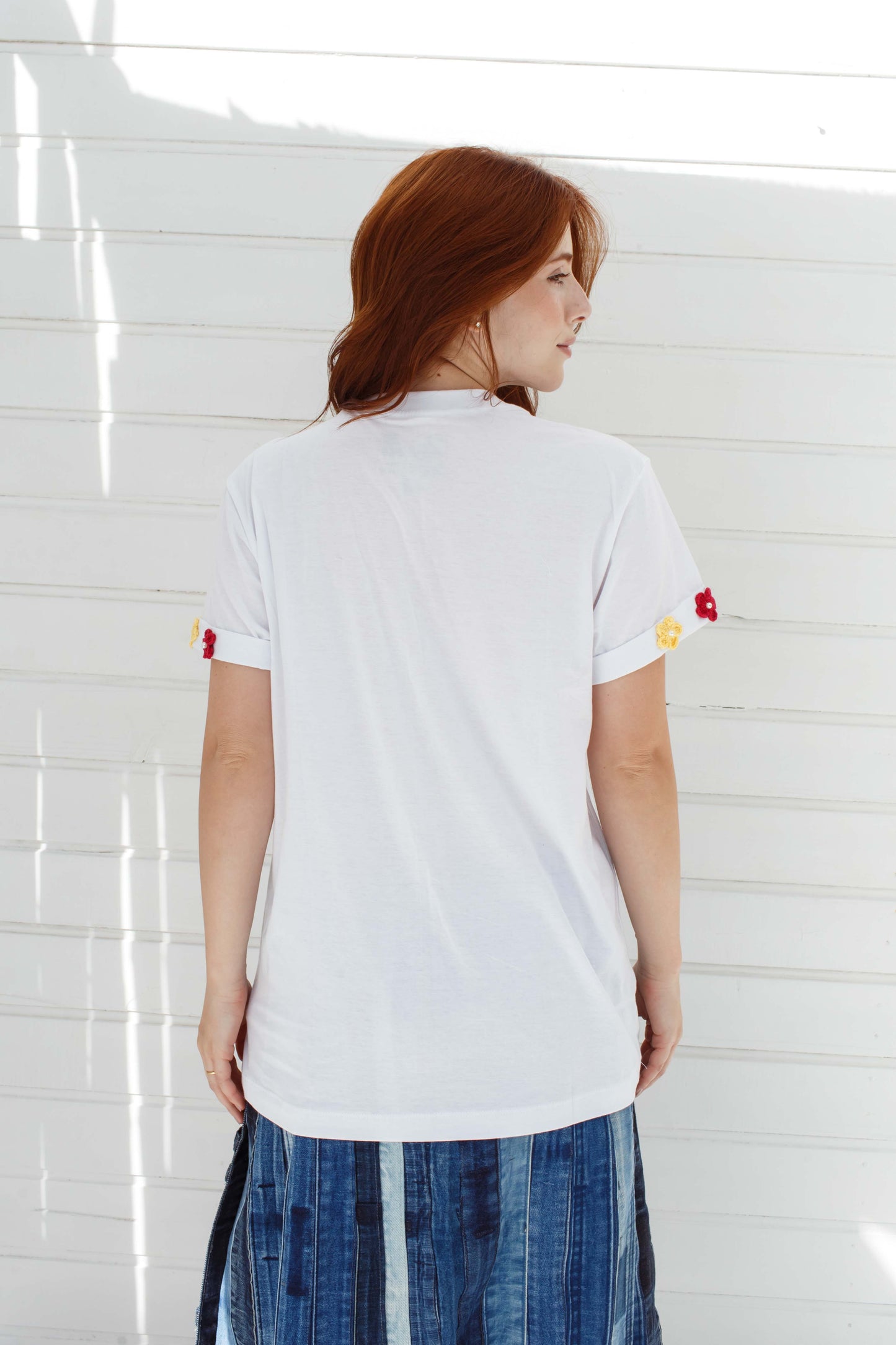 Camiseta vaso flores - bordada