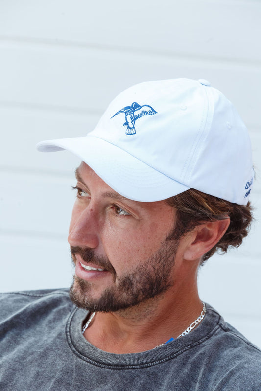 Boné Dad Hat Off White com bordado azul – Martim-pescador